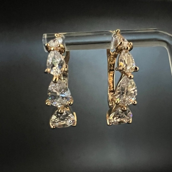 ✨ Gold Plated Hoop Earrings with Pear-Shaped White Stones Classic Sparkle Hoops - Picture 2 of 11